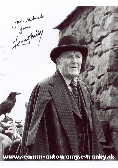 Robert Hardy Autograph
