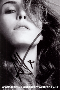 noomi-rapace-autograph-2.png